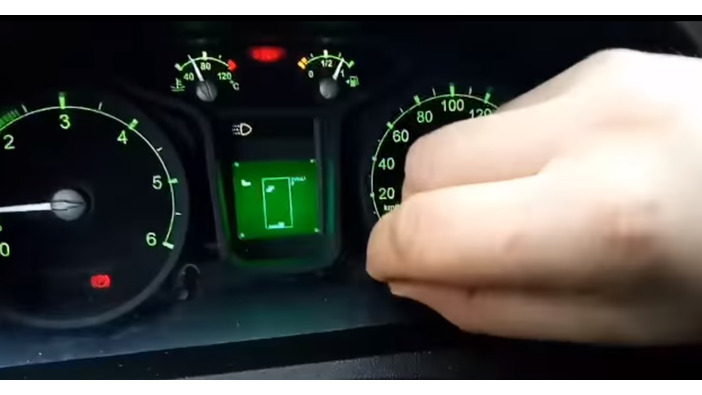 インパネ液晶で『テトリス』をプレイできるロシア製トラックの映像が海外で話題に