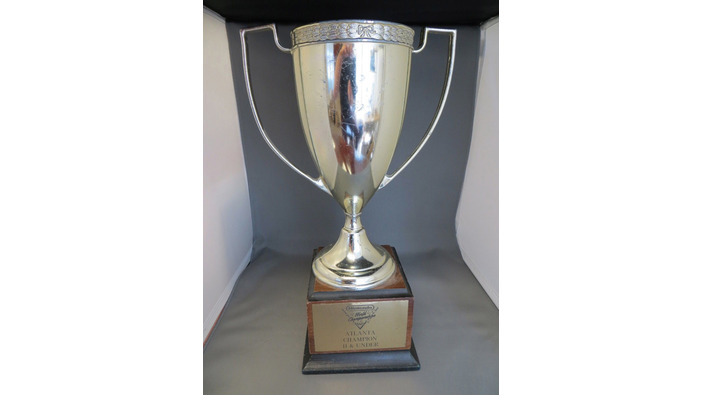 “Nintendo World Championships 1990”地区大会のチャンピオントロフィーがebayに出品される