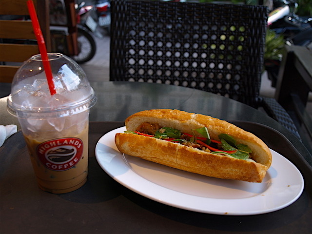 ベトナム最大手の「Highlands Coffee」。もちろんWi-fiが使えます