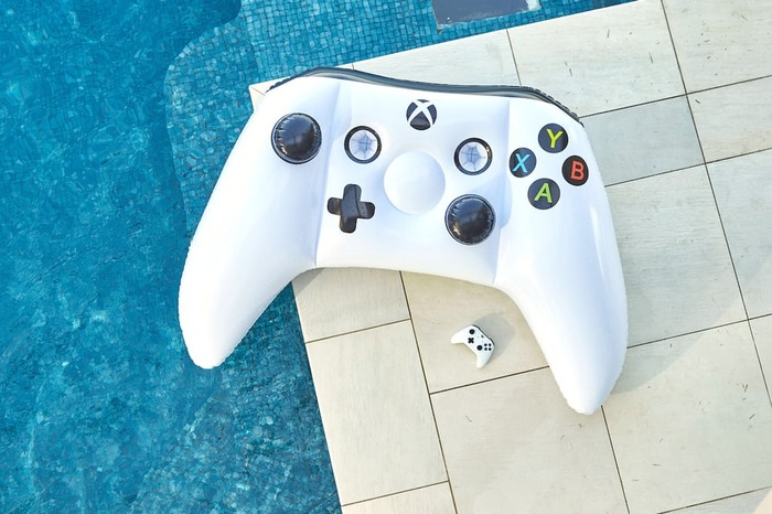 Xbox Oneコントローラー型の大型浮き輪！夏真っ最中のオーストラリアでユニークなグッズが発表