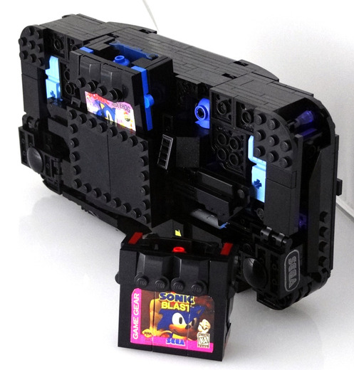 ロボットにトランスフォーム可能なLEGOゲームギア！