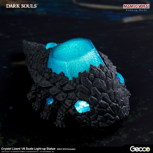 「DARK SOULS：石守 結晶トカゲ 1/6スケール ライトアップスタチュー」が「豆魚雷」流通で国内販売決定！