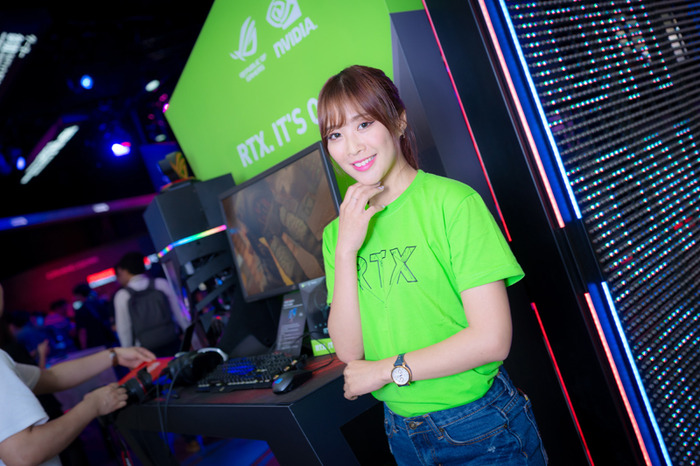 【COMPUTEX 2019】創立30周年のASUSがゲーミングPCブランド「ROG」と合わせて2ブース出展！台湾美女コンパニオンが眩しい【写真70枚】