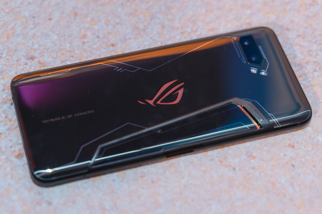 ゲームの遊び方が変わるかもしれない!? ASUS新発表のゲーミングスマホ「ROG Phone2」の性能が色々やり過ぎだった