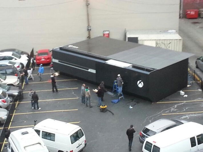 箱の中身はなんですか？　カナダに10メートルを超える巨大“Xbox One”が建造される