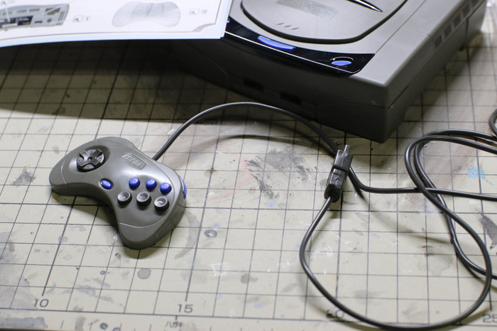 バンダイ2/5「セガサターン」プラモレビュー……90年代ゲームハードが模型として蘇る【ゲーム系プラモって実際どう？】