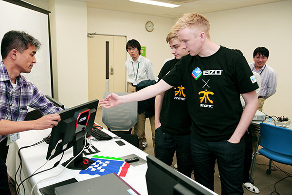 Fnaticがモニターの開発に協力