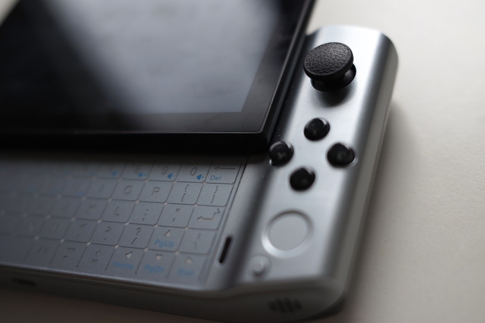 ゲーミングUMPC「GPD Win3」はPCゲームをさらに手軽で身近にする!『MHW:アイスボーン』が60fpsで遊べる試作機ハンズオン【UPDATE】