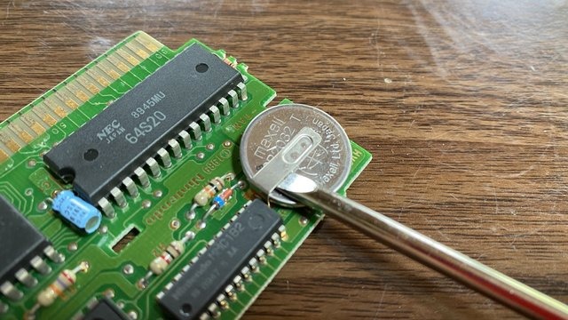 ファミコンカセットの内蔵電池を新しくしたい!30年前に遊んだ『ドラクエ4』よ、甦れ