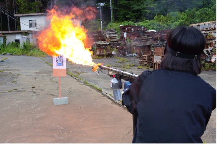 『ファークライ6』みたいに火炎放射器って作ってもいいの?専門家に訊いて、実際にぶっ放してみた