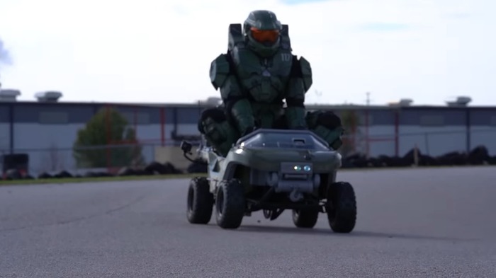 子供向け電動カートを魔改造!リアル“マスターチーフ”がミニ“ワートホグ”で爆走するコスプレ動画公開
