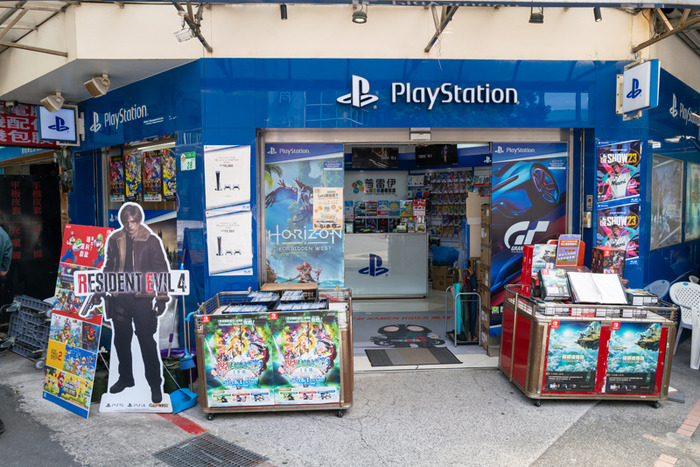 美女と巡る台湾のゲーマーおすすめスポット!台北駅地下街と三創生活園区はオタク・ガジェット好きにたまらん