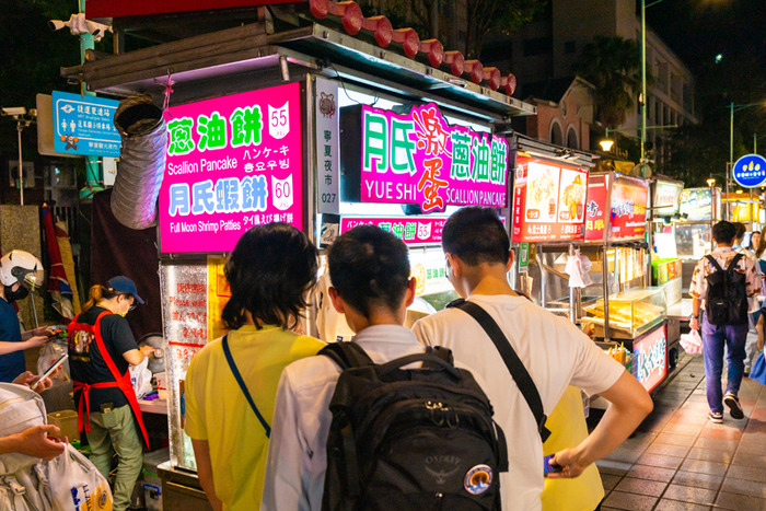 美女と巡る「台湾グルメゲームの本場」！小籠包や牛肉麺など定番だけじゃないガチで美味い逸品を味わい尽くす