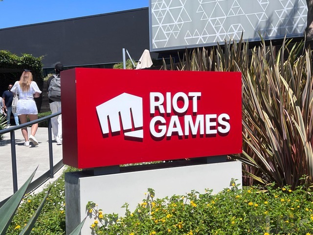 ロサンゼルスのライアットゲームズ本社に潜入…全ての家庭用ゲーム機が集まる部屋やゲーセンまで完備？ゲーム愛に溢れる社屋をレポート