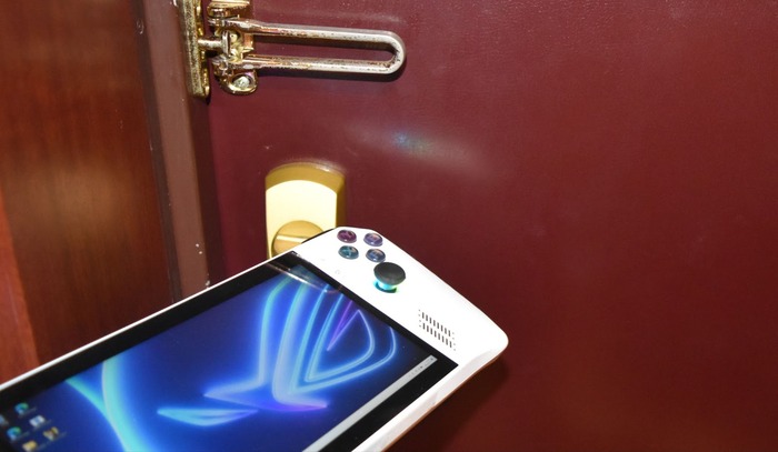 ハンドヘルドゲーミングPCの容量不足にはWD_BLACK SN770M NVMe™SSDを換装せよ！ゲーミングドクター響の天才的SSDオペテクニックでスパッと解決！