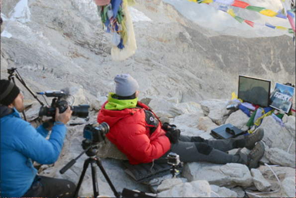 エベレストで『Far Cry 4』をプレイした男性、最も標高の高い場所でゲームをした世界記録を樹立