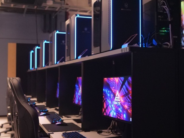 なぜ親子でeスポーツカフェを作ったのか?「e-sports place MAKUHARI ACE」代表&店長インタビュー