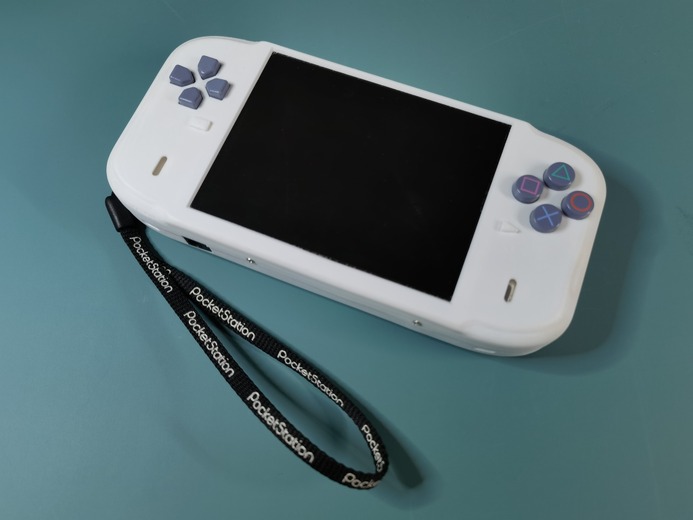 これがホントの「PSP」？初代PlayStationを物理的に携帯機に改造した海外ゲーマー