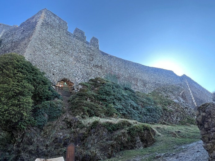 『キングダムカム・デリバランス II』舞台訪問！大自然を一心に感じられる岩山の上にそびえる巨大なトロスキー城と、中世の生活感をユニークに再現したマレショフ要塞に潜入