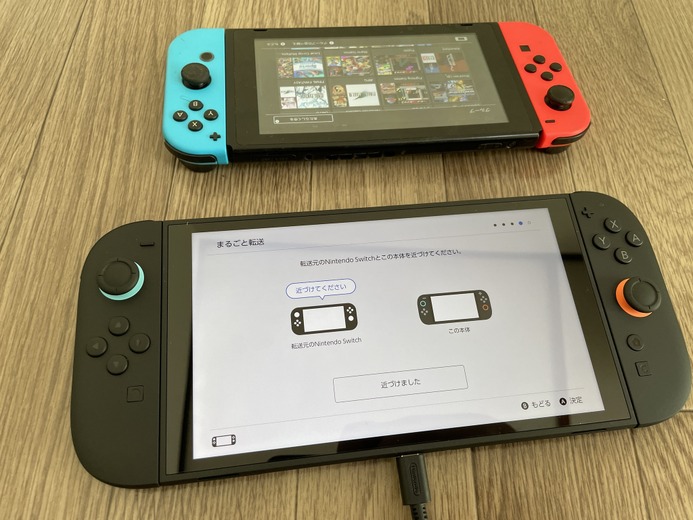 待望の「ニンテンドースイッチ2」開封の儀！大きいけど手に馴染むハードウェア、初代スイッチとのサイズも比べてみた