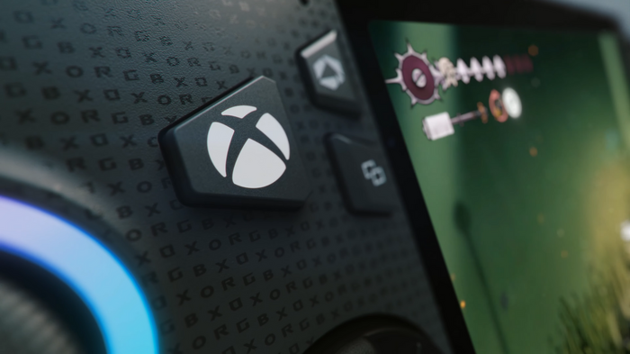 マイクロソフトとASUSがゲーマーのために生み出した携帯型ゲーミングPC「ROG Xbox Ally X」を触ってきた! 前モデルの「ROG Ally X」より持ちやすさアップ!【Xbox Games Showcase】