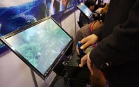 【G-STAR2015】ゲームセンター用VR筐体を発見、ジョイステックとOculus Riftを搭載 画像