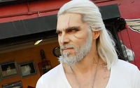 もし『ウィッチャー』のゲラルトが現代人だったら…ヤンチャな白狼が微笑ましいコスプレ映像 画像