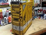 イジェクトボタンを押したらレアModが出てきそうな『Borderlands』仕様のクールなファンメイドPCケースが登場 画像