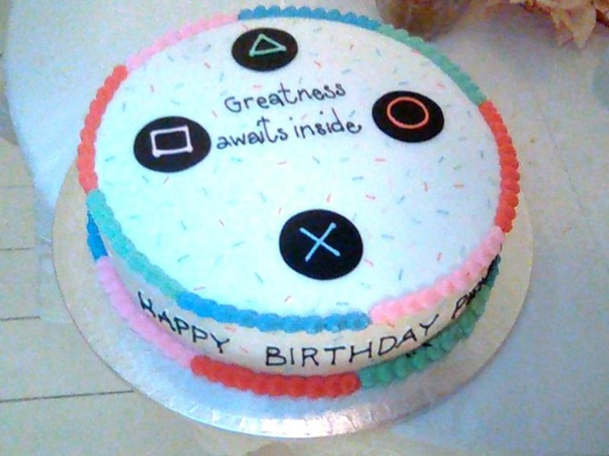 人気配信者pewdiepieがscea特製 プレステ誕生日ケーキ ゲット 中にはお宝アイテムも Game Spark 国内 海外ゲーム情報サイト