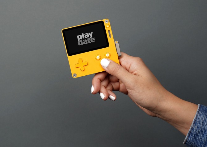 新型携帯ゲーム機「Playdate」発表！年末から受注開始ー黄色のボディと 