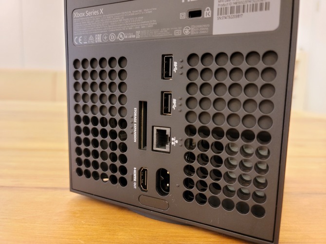 Xbox Series X|Sも編集部に到着!まずは起動前の本体をチェック | Game