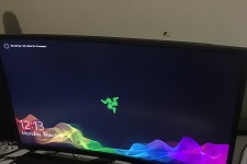 ゲーミングアイテムはゲーマーの“命”も守る?モニターが銃撃防ぐ奇跡―動作も問題なし 画像