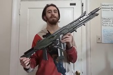 実際に“使える”『Apex Legends』武器作ってみた―「R-301カービン」のレプリカを製作・射撃する海外配信者、過去には「RE-45」やコースティックのアルティメットなども 画像